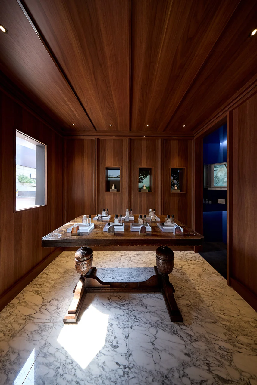 SW19 매장 파사드